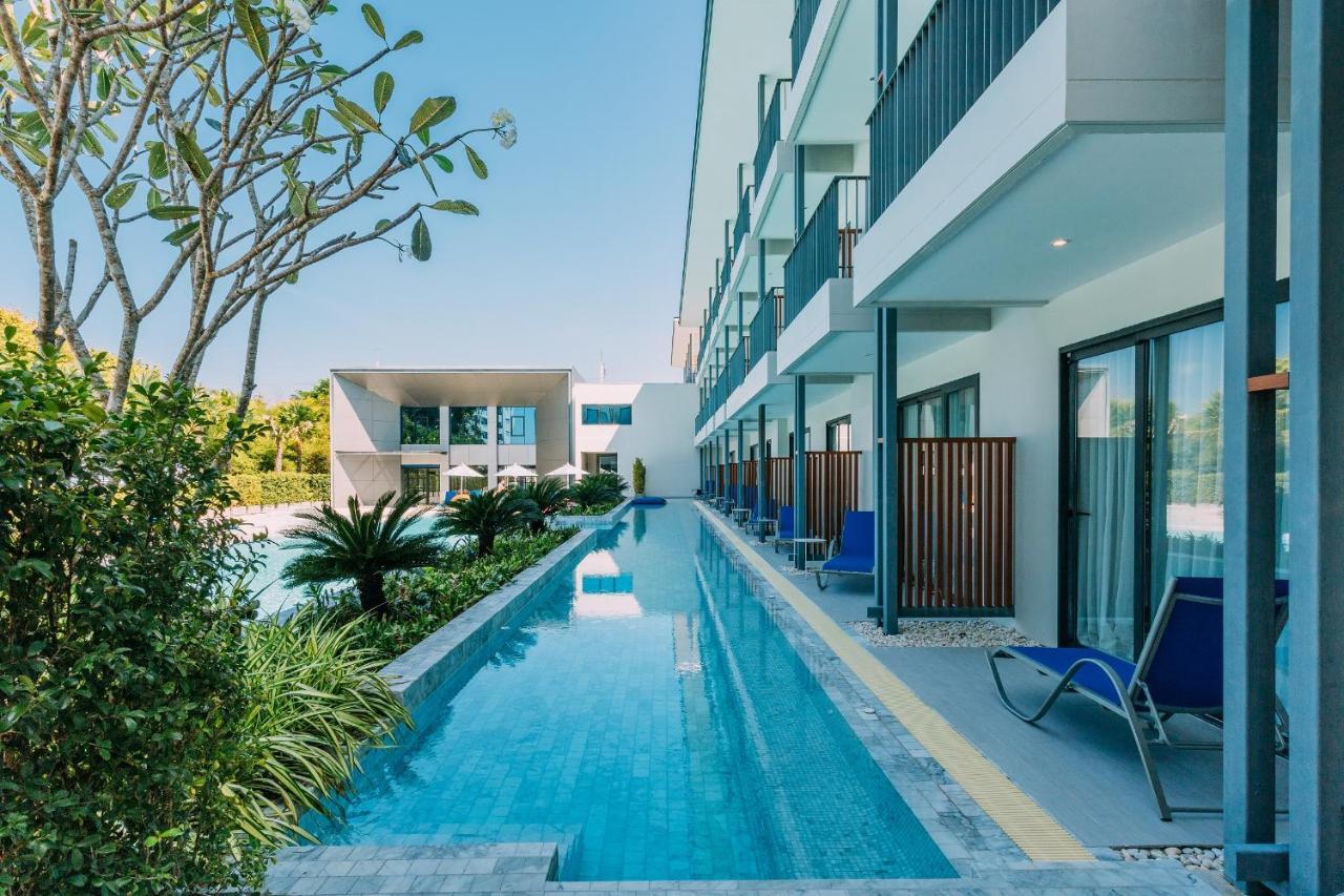 Seabed Grand Hotel Phuket - Sha Extra Plus Exteriör bild The swimming pool at the hotel