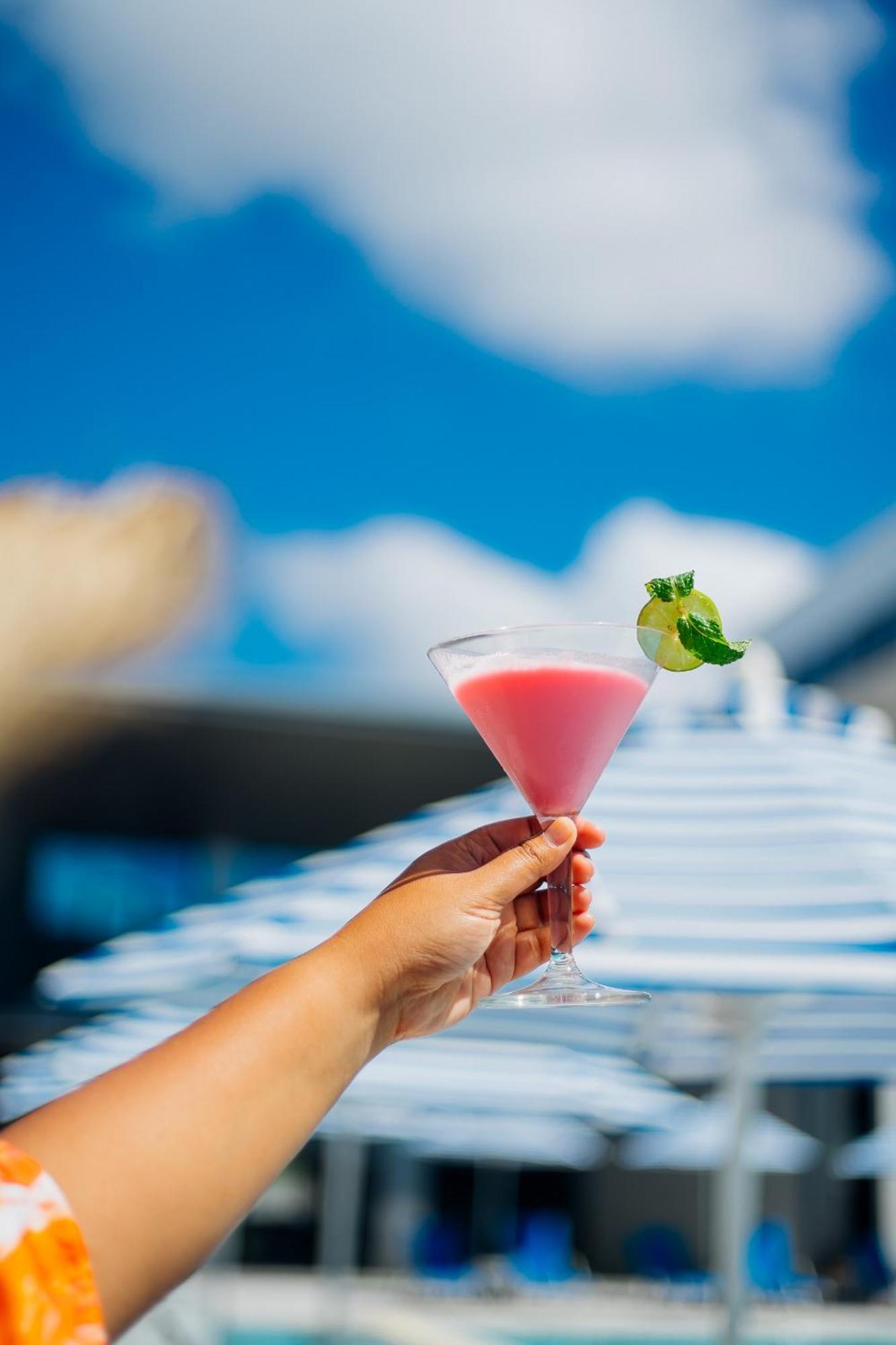 Seabed Grand Hotel Phuket - Sha Extra Plus Exteriör bild A cosmopolitan