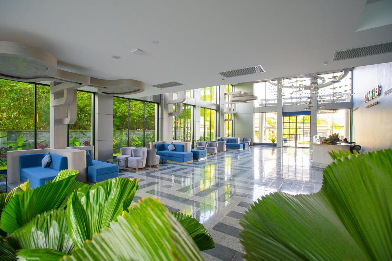 Seabed Grand Hotel Phuket - Sha Extra Plus Exteriör bild Lobby