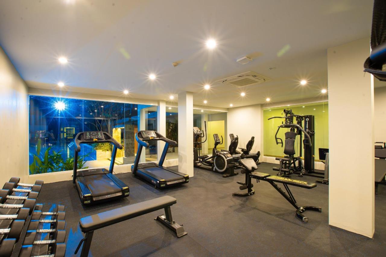 Seabed Grand Hotel Phuket - Sha Extra Plus Exteriör bild A gym in a condominium