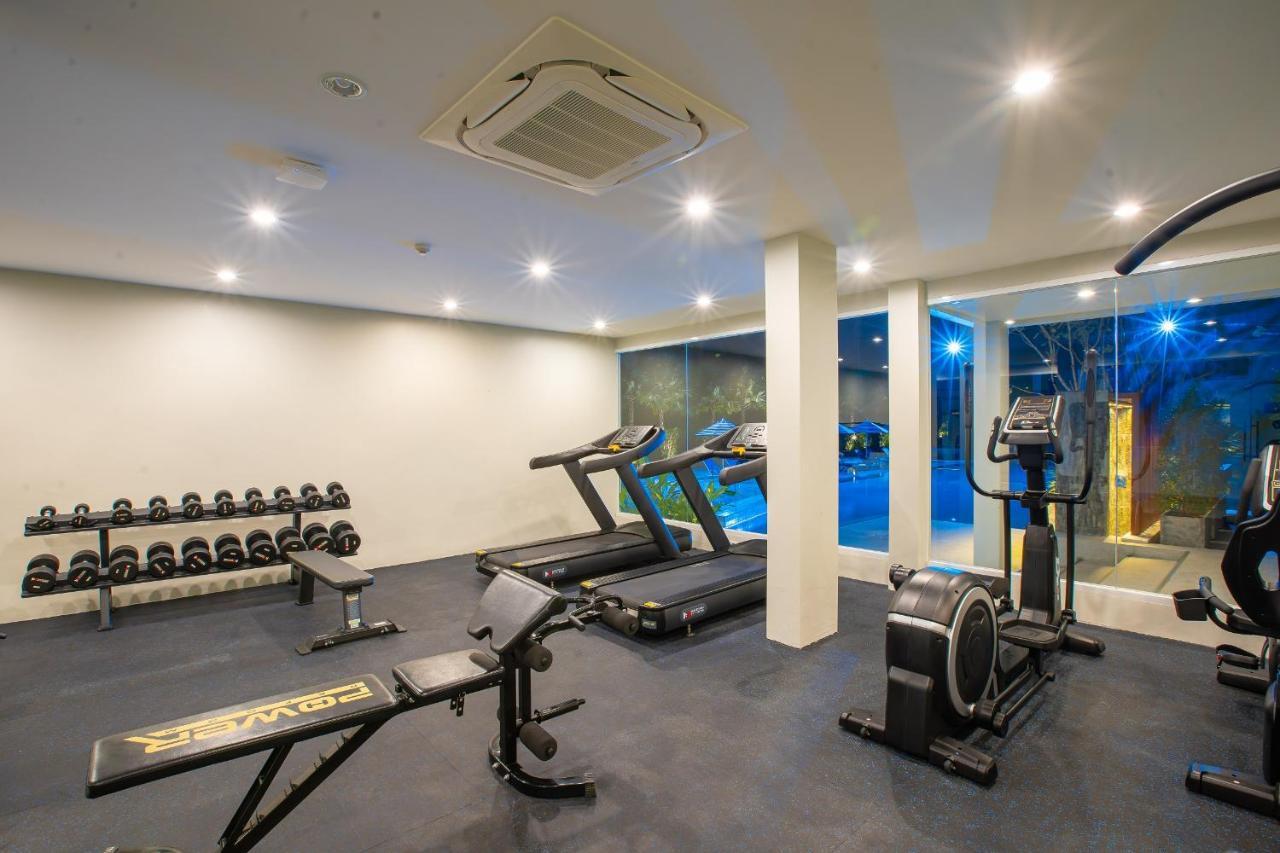 Seabed Grand Hotel Phuket - Sha Extra Plus Exteriör bild A gym in a hotel