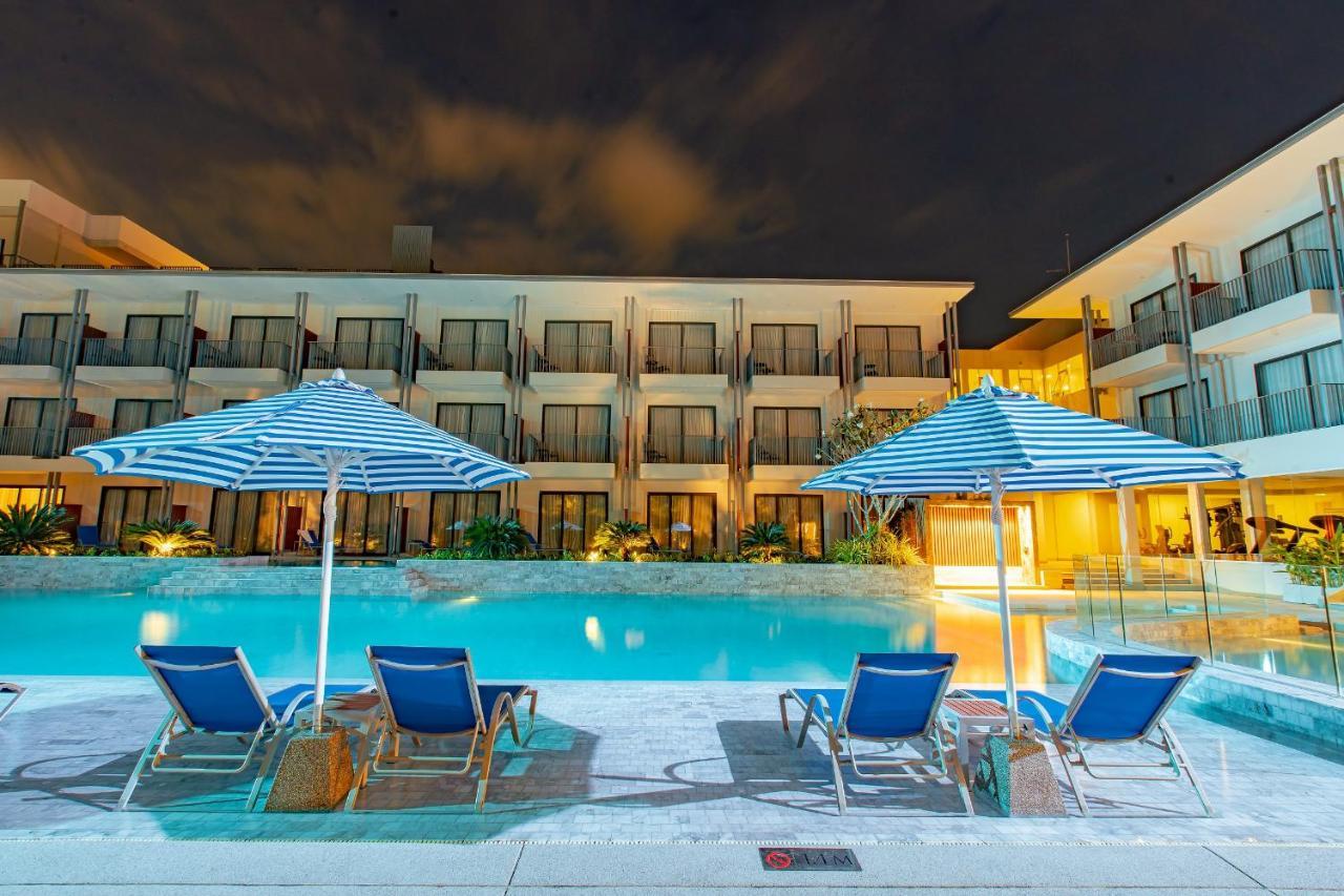 Seabed Grand Hotel Phuket - Sha Extra Plus Exteriör bild The swimming pool at the hotel