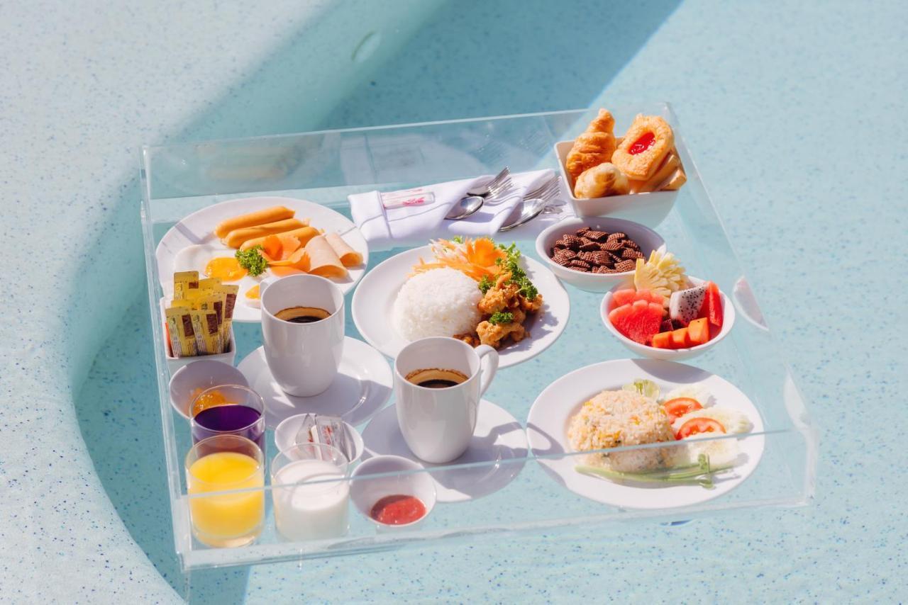 Seabed Grand Hotel Phuket - Sha Extra Plus Exteriör bild A typical inflight meal