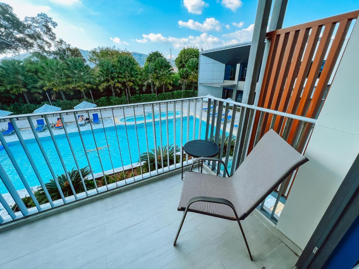 Seabed Grand Hotel Phuket - Sha Extra Plus Exteriör bild A balcony at a hotel