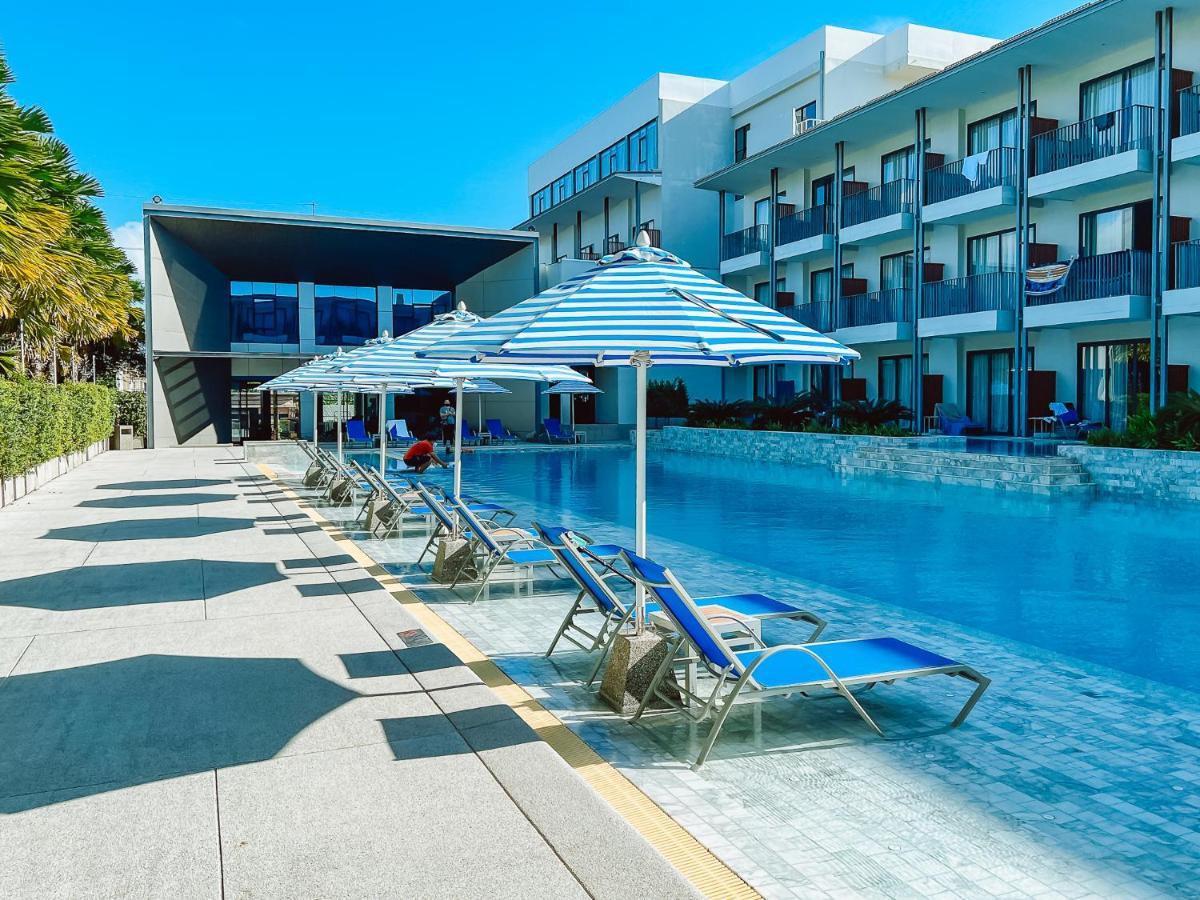 Seabed Grand Hotel Phuket - Sha Extra Plus Exteriör bild The hotel's pool