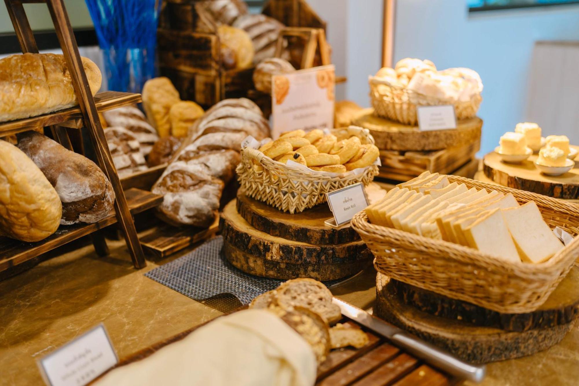 Seabed Grand Hotel Phuket - Sha Extra Plus Exteriör bild Cheese at a cheese shop