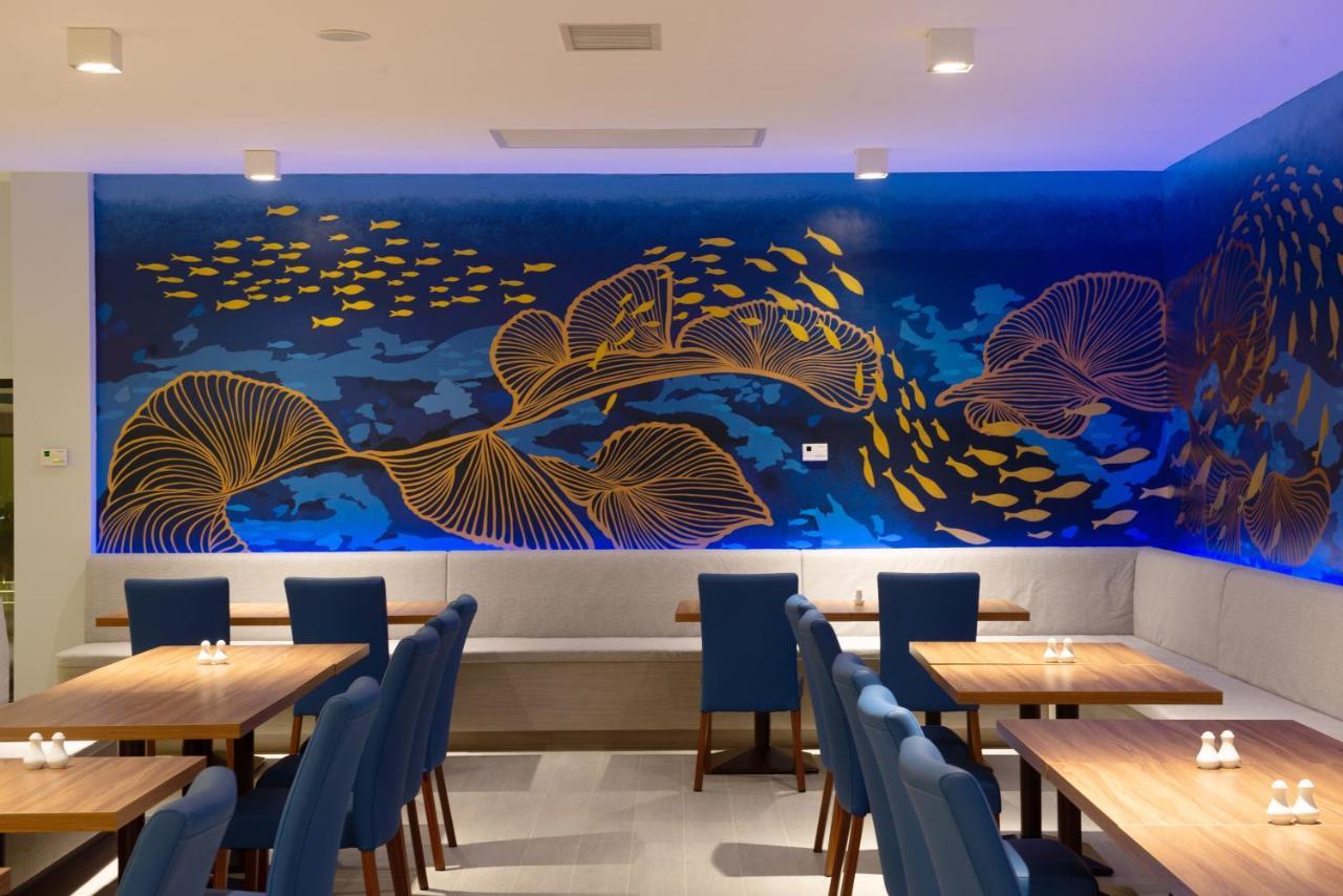 Seabed Grand Hotel Phuket - Sha Extra Plus Exteriör bild Interior of the restaurant