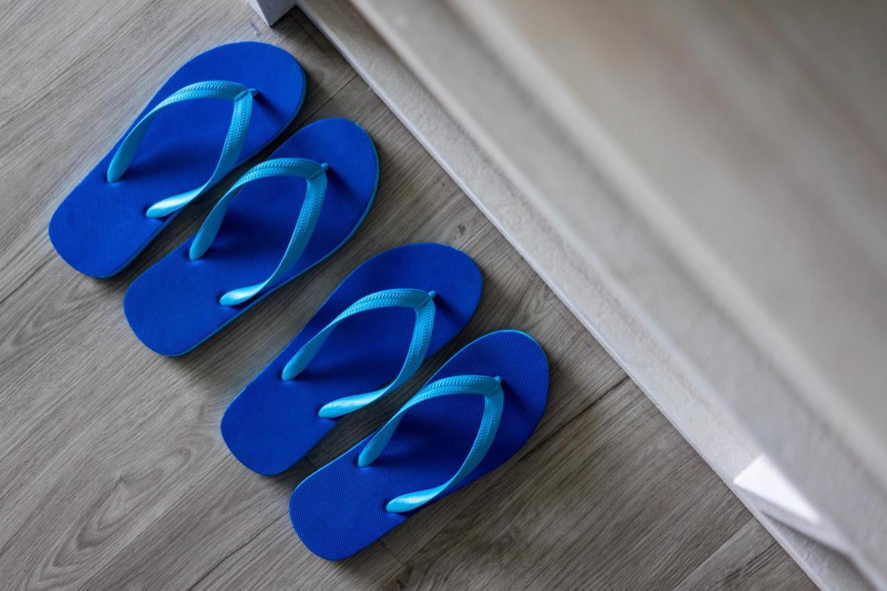 Seabed Grand Hotel Phuket - Sha Extra Plus Exteriör bild Flip-flops