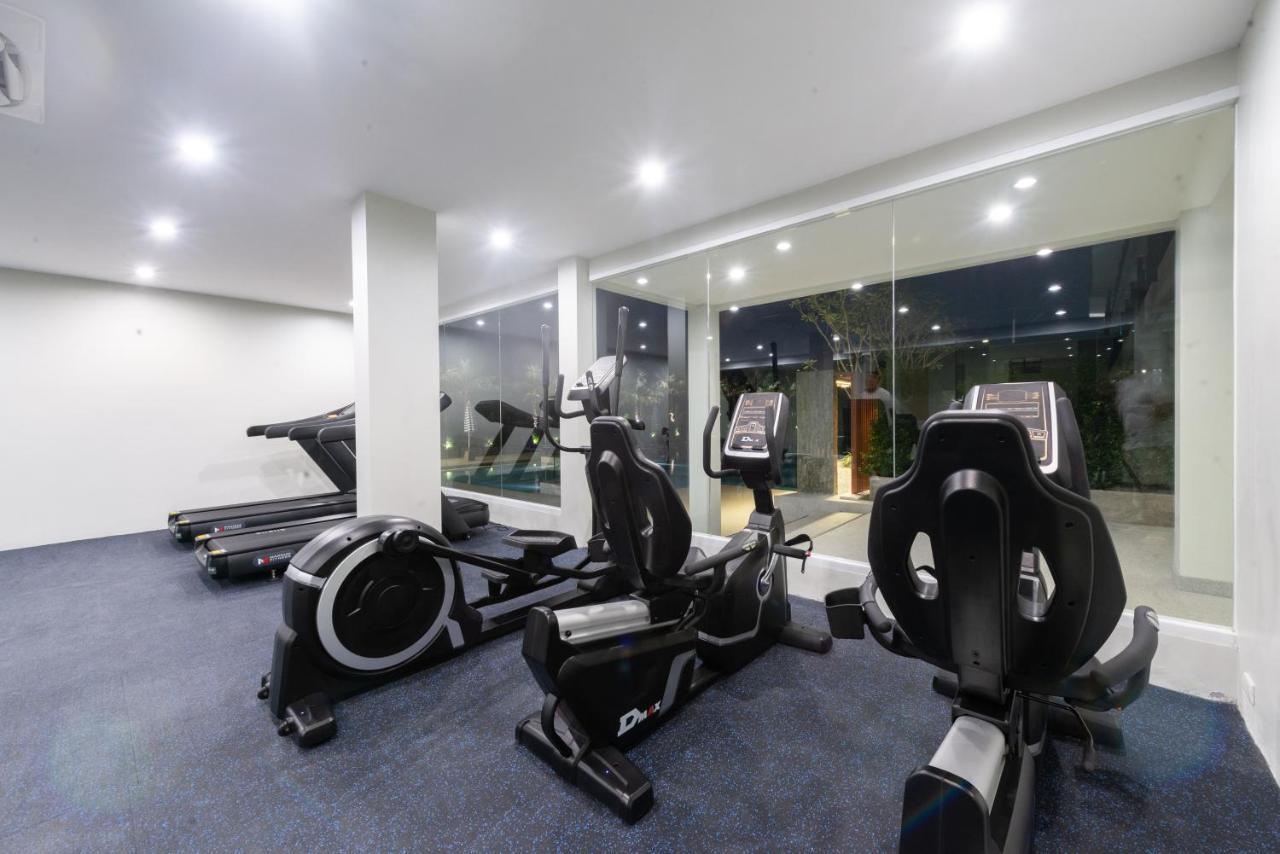 Seabed Grand Hotel Phuket - Sha Extra Plus Exteriör bild A gym at a hotel